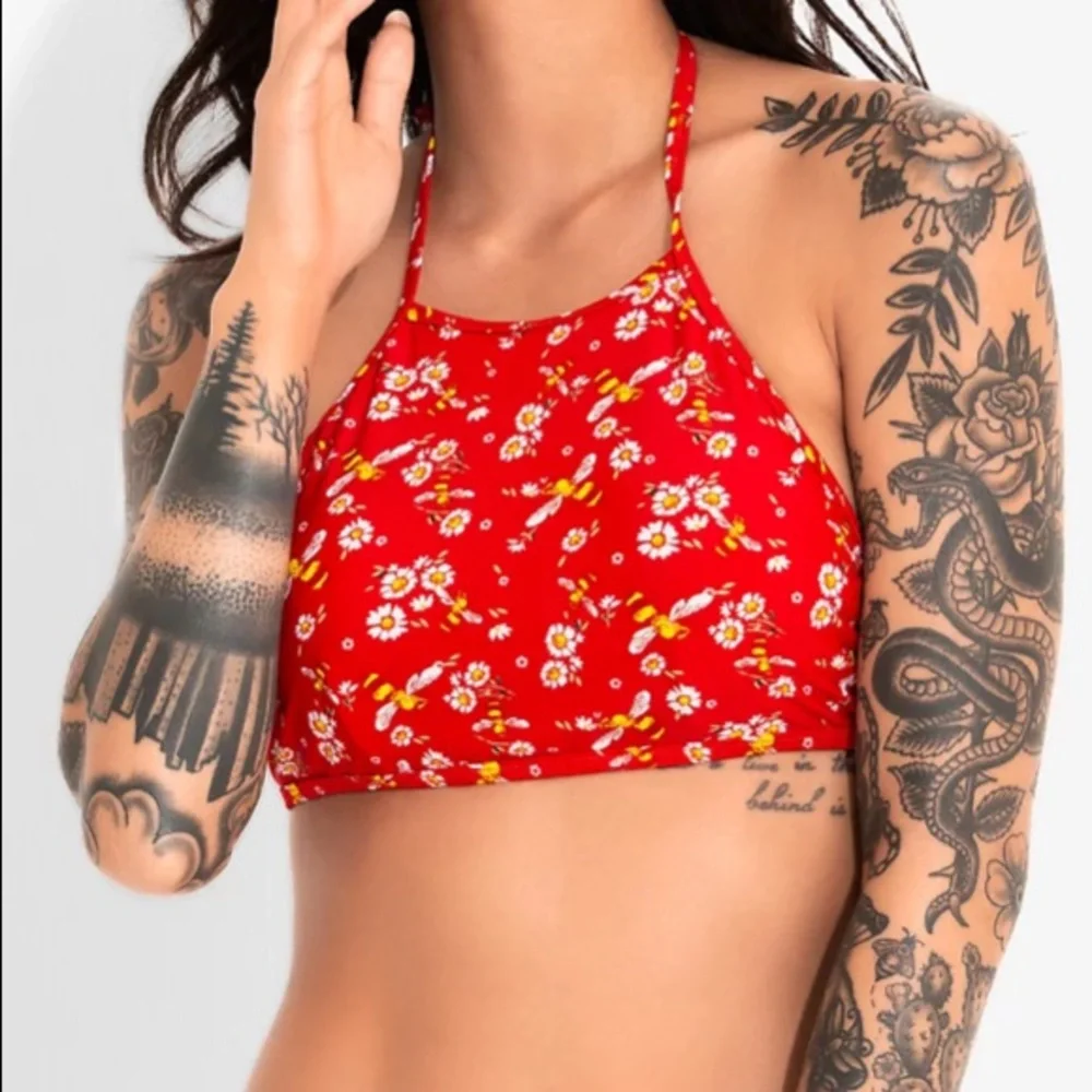 Hot Topic Daisy & Bumble Bee Halter‎ Swim Top - Picture 2 of 5